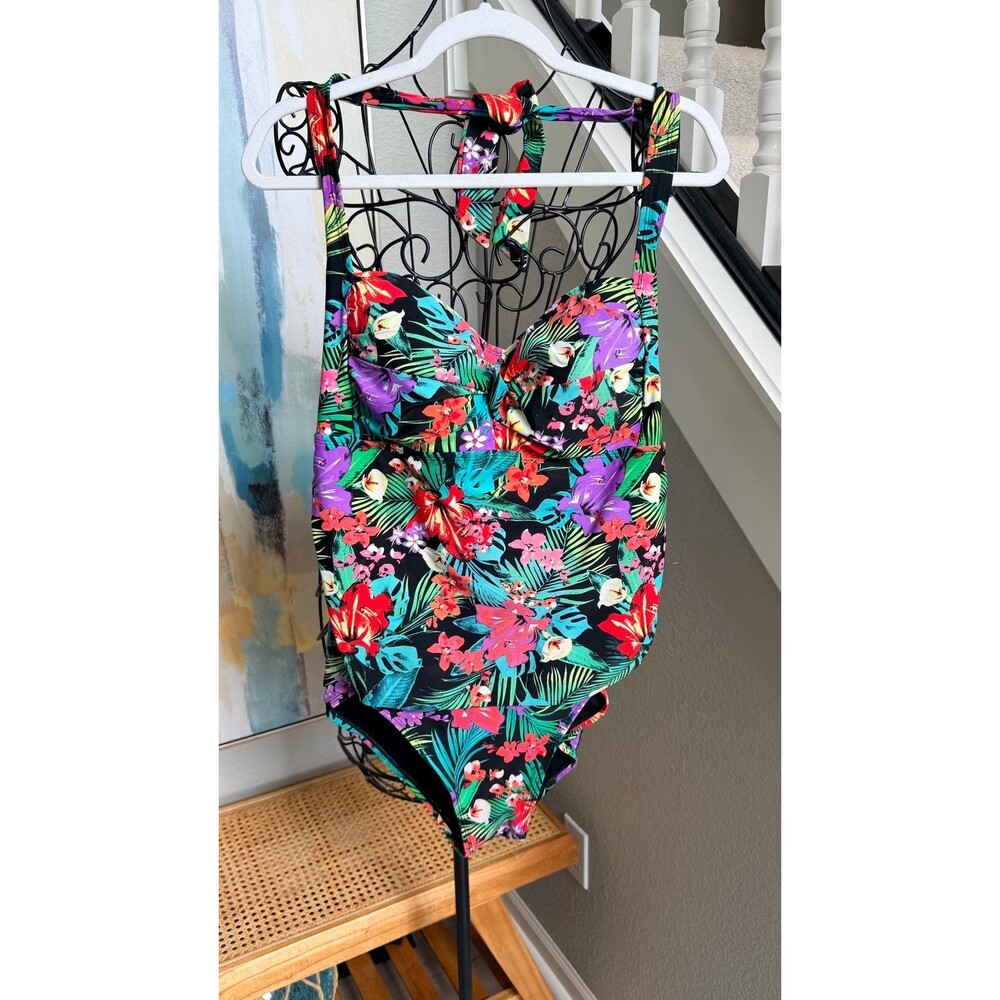 Catalina One Piece Swimsuit Women's Size 2X 18W-20W EUC Tropical Bathing
Suit